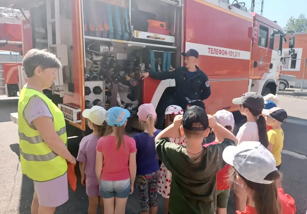 🔥 Наши дошколята в гостях у пожарных!

👨🏻‍🚒 Сегодня воспитанники ОП «Радуга» отправились на одну
