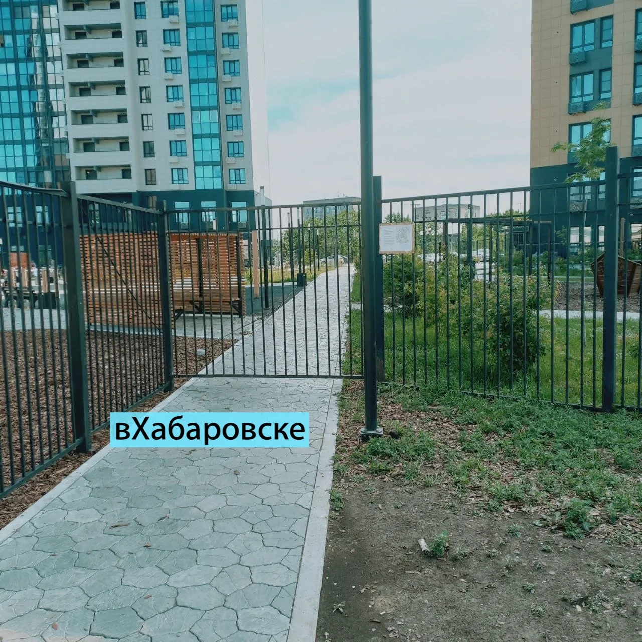 Жители старых домов на улице Известковая жалуются, что новые дома перекрыли короткую до...