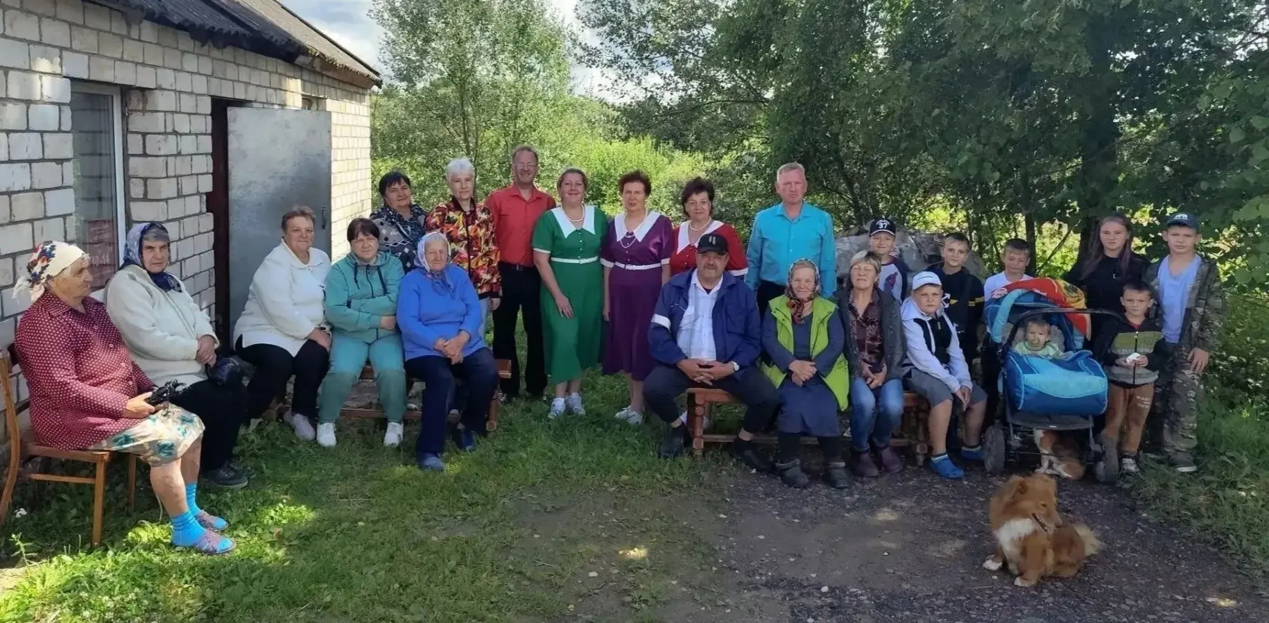 🎶Музыкальный подарок

🏡🎤Артисты вокальной группы «Росинка» — активные участники "Клуба золотого в