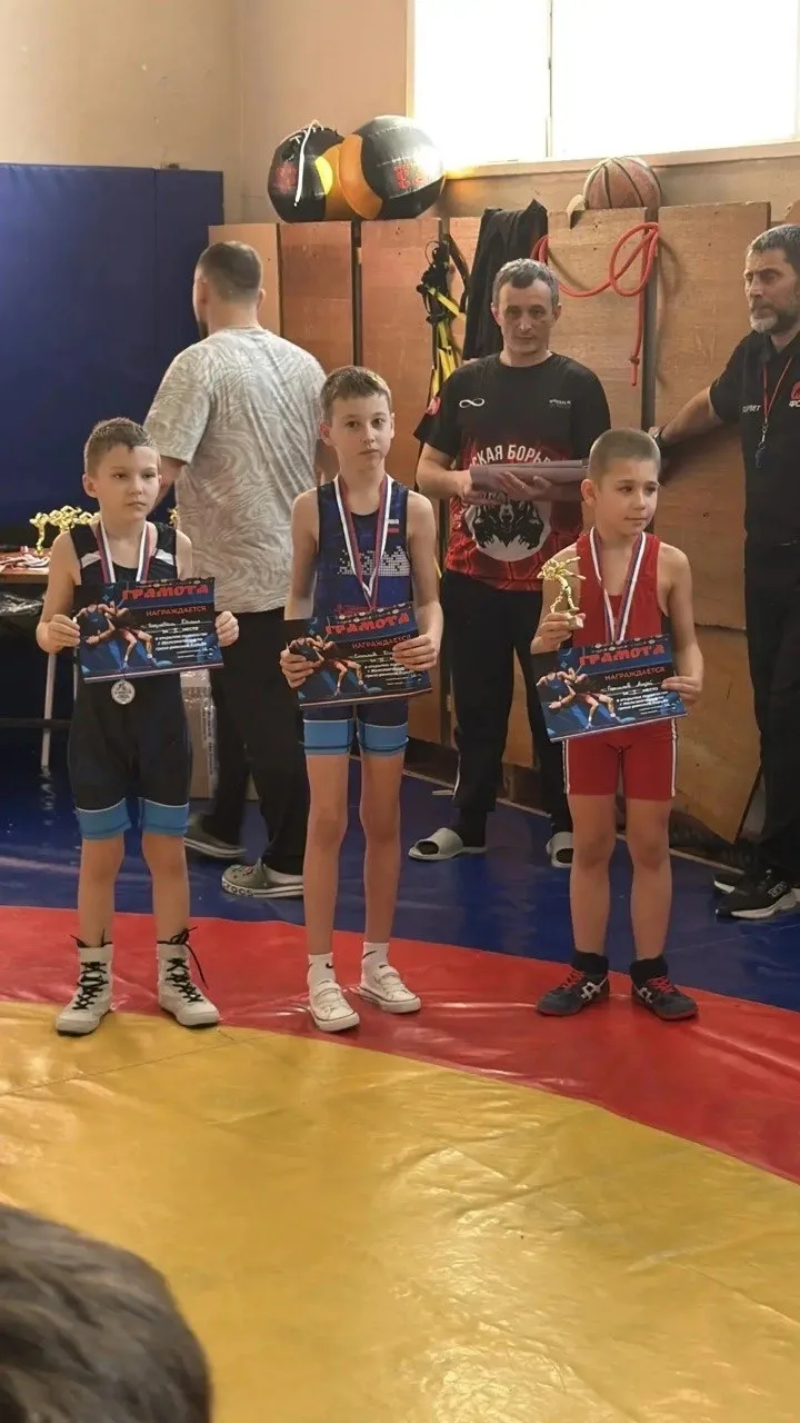 📣 Наши юные чемпионы! 🏆  Дорогие друзья! Несмотря на свой юный возраст, ученики нашей школы уже успе
