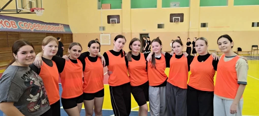 Завершились финальные районные соревнования по баскетболу (девушки). В упорной и захват...