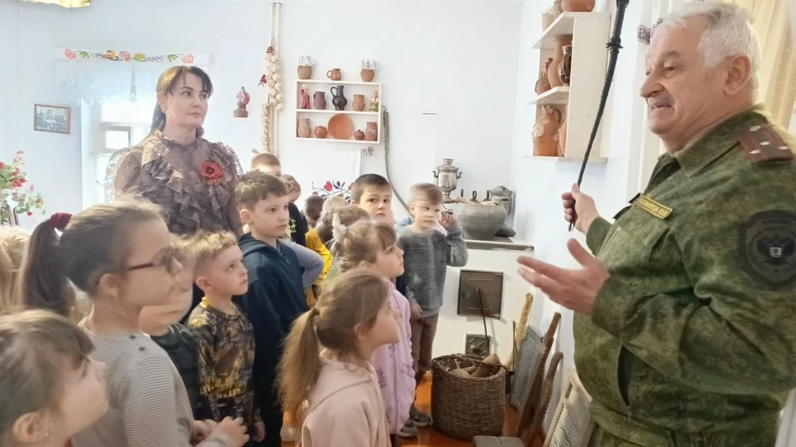 ДОШКОЛЬНИКИ В ГОСТЯХ У КАДЕТОВ  В рамках патриотического месячника  «Марш Победы» и  преддверии праз