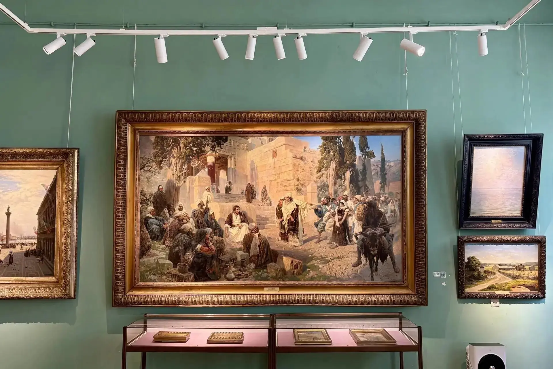 🖼 «В другом свете!». В Иркутском областном художественном музее установили новое освещ...