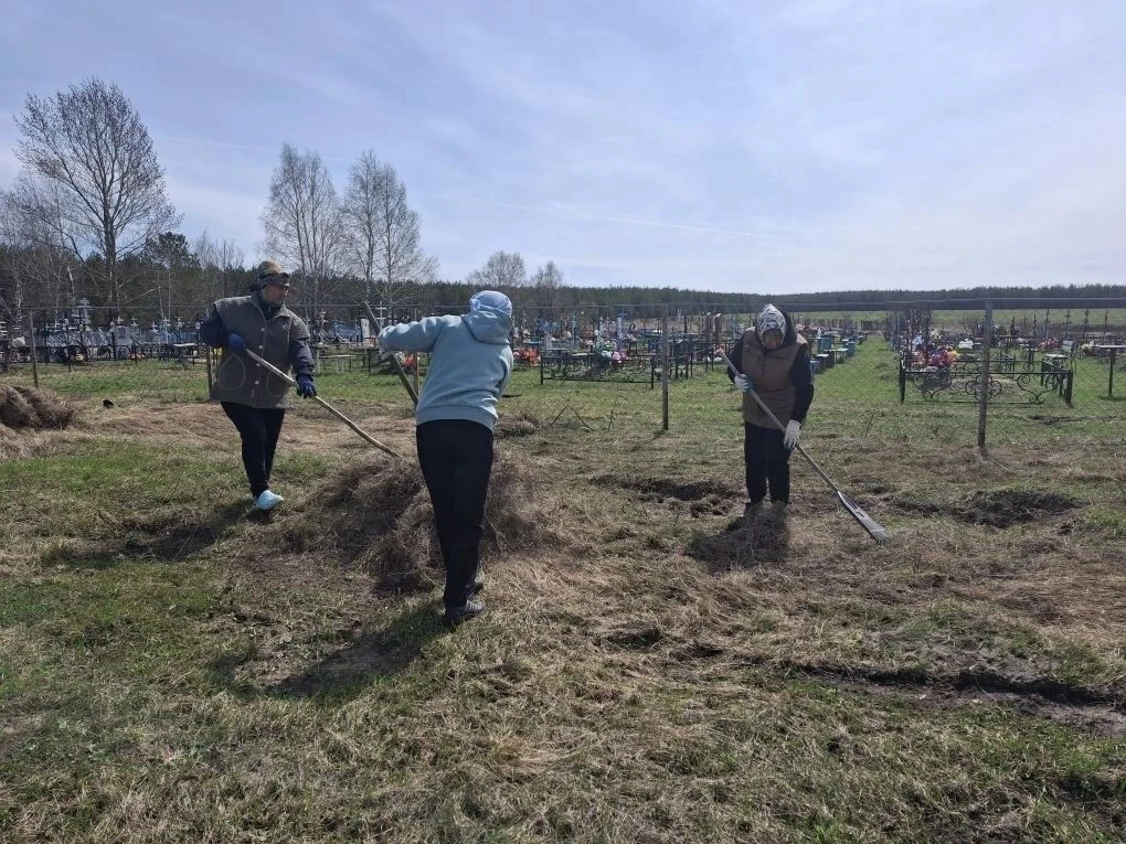 В  Большечечуйском муниципальном образовании приведены в порядок территории сельских кл...