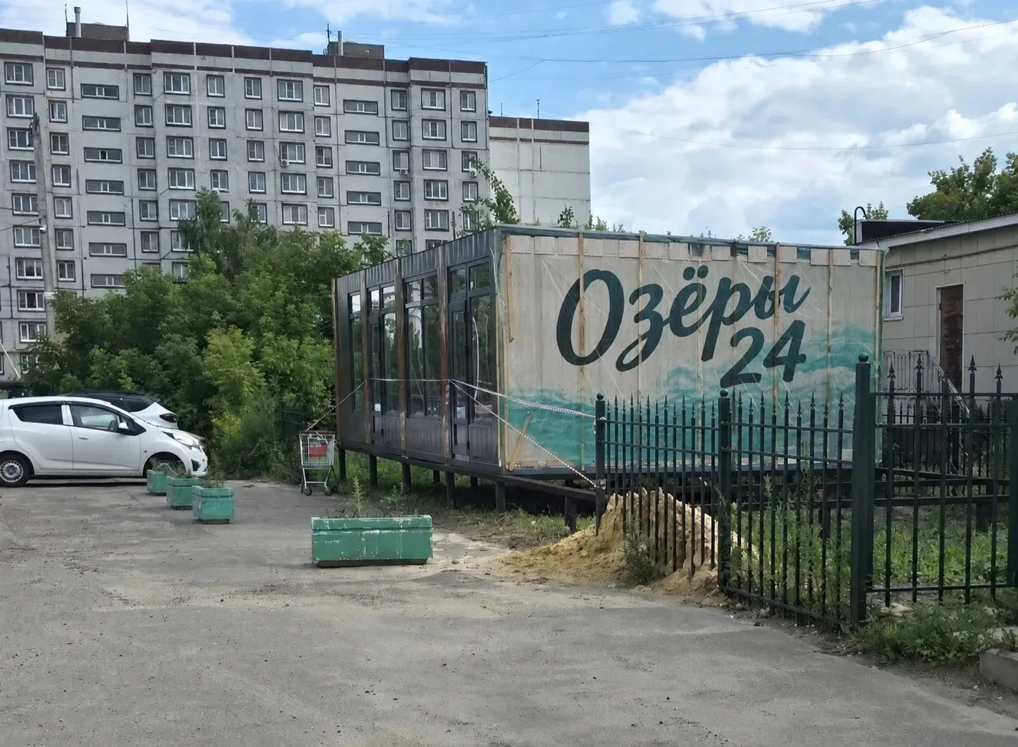 Неподалёку от Ашана уже начинают появляться новые палатки! Займёт ли их чья-то известна...