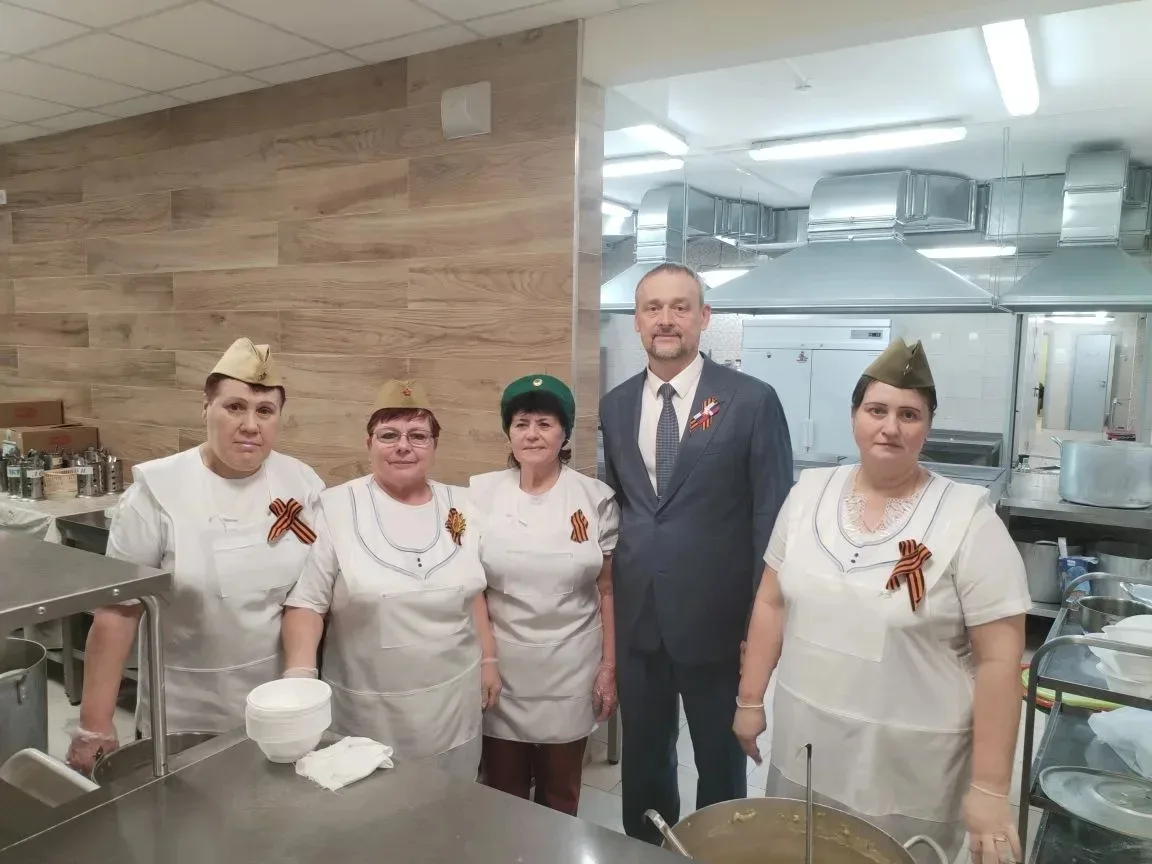 «В каждом звуке – память, в каждом сердце – благодарность...» 🎶🧡  Сегодня наша школа №43 стала насто