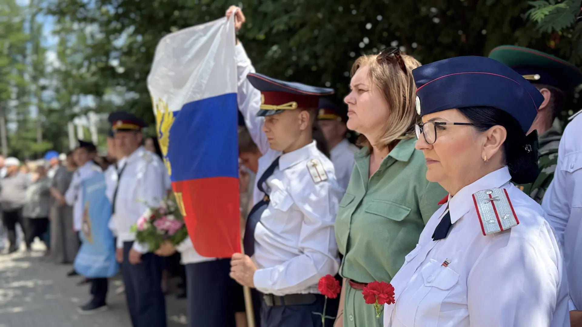 Память, которая живёт в сердцах: в Инзе открыли памятную доску Владимиру Петровичу Чечи...