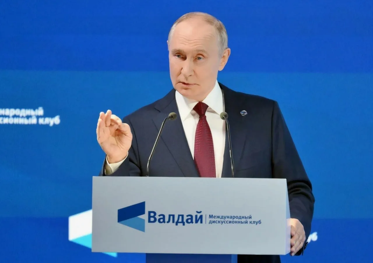 Европу не надо разваливать, она сама развалится из-за проблем в экономике,сказал Путин