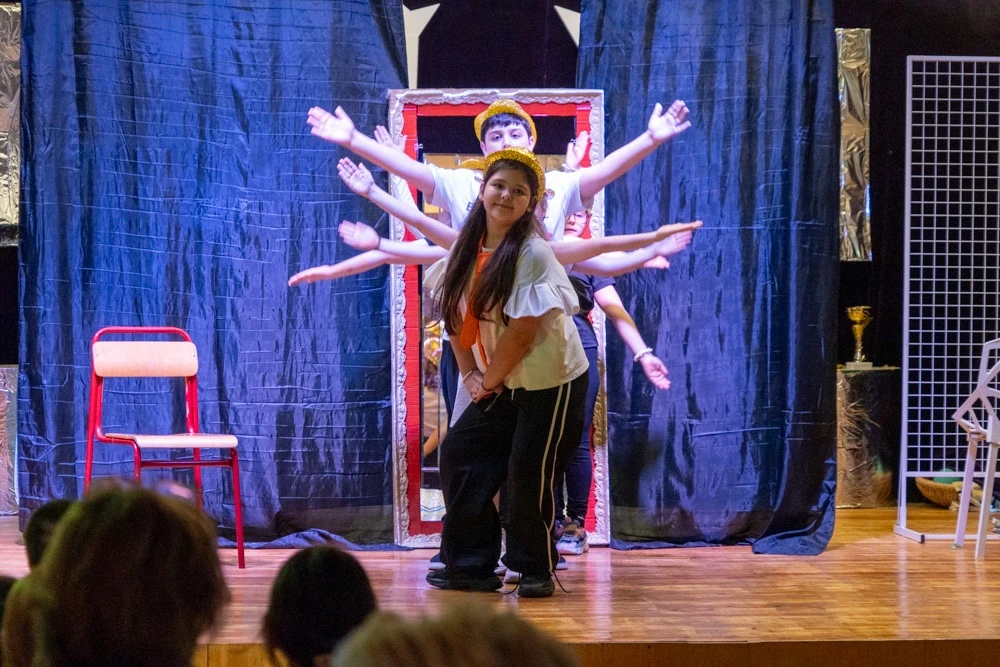 В царстве Йагупопа 🦜   🎭 Сегодня наши юные артисты из школьной театральной студии «ТИМ» перенесли зр