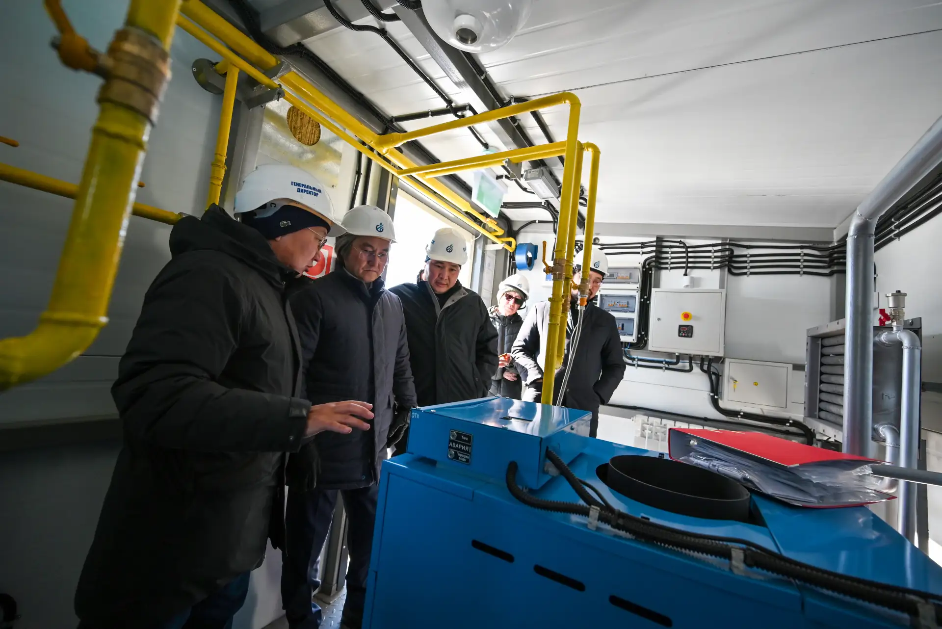 На базе национальной газовой компании «Сахатранснефтегаз» я ознакомил первого заместите...