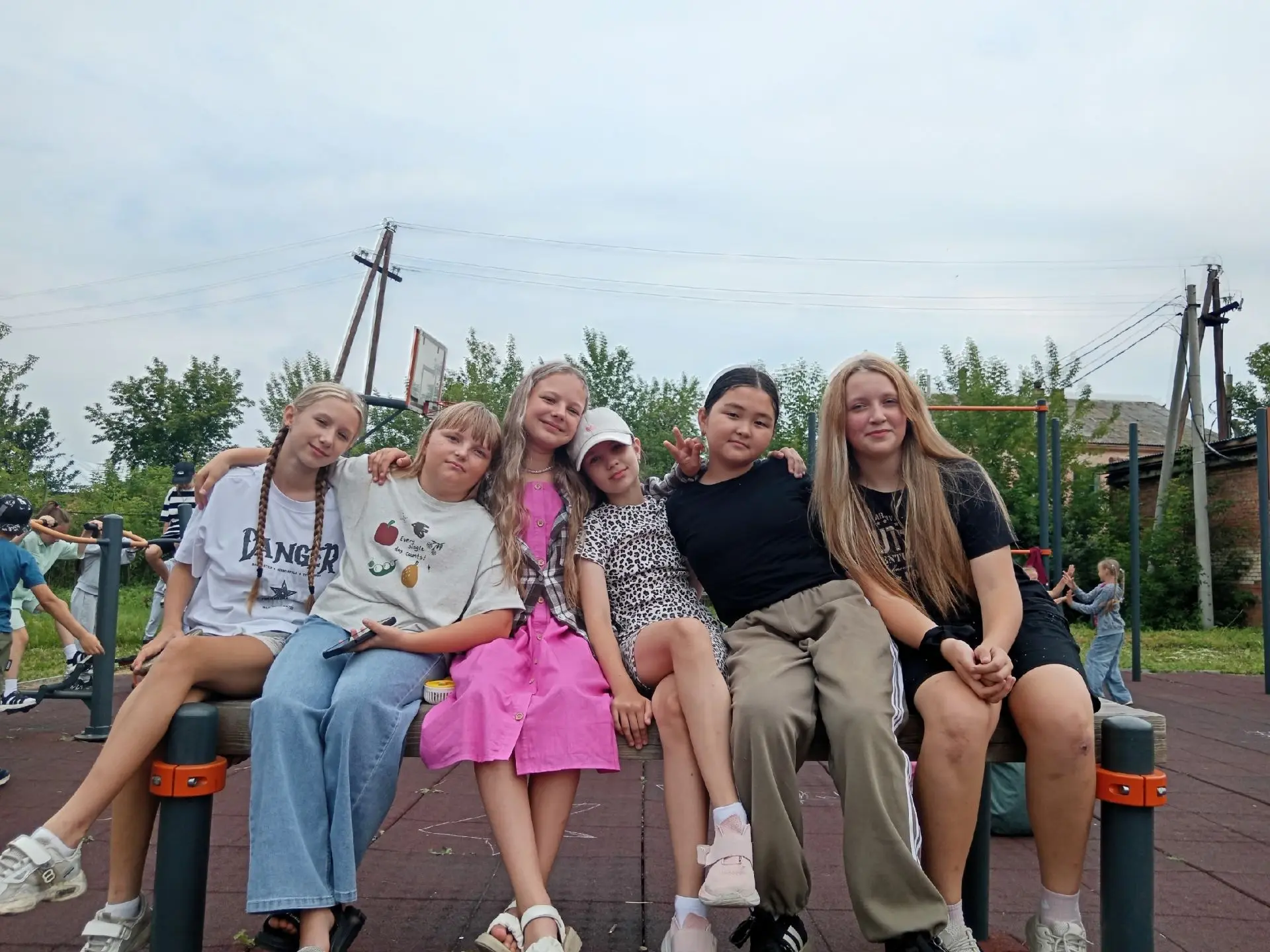 ☀️Солнце в объективе: день спорта, творчества и предвкушения финала!

 Несмотря на все тучи, которые