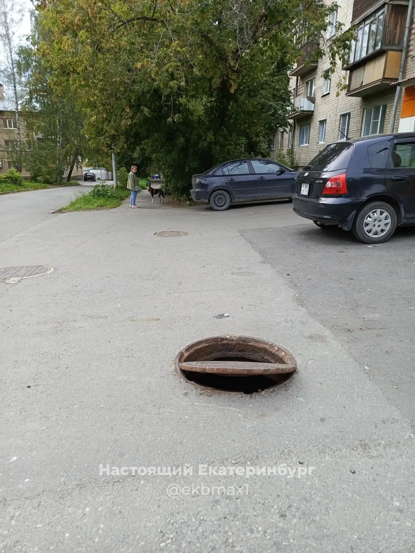 Открытый люк на Асбестовском напротив монетки, будьте ⚠️  осторожны