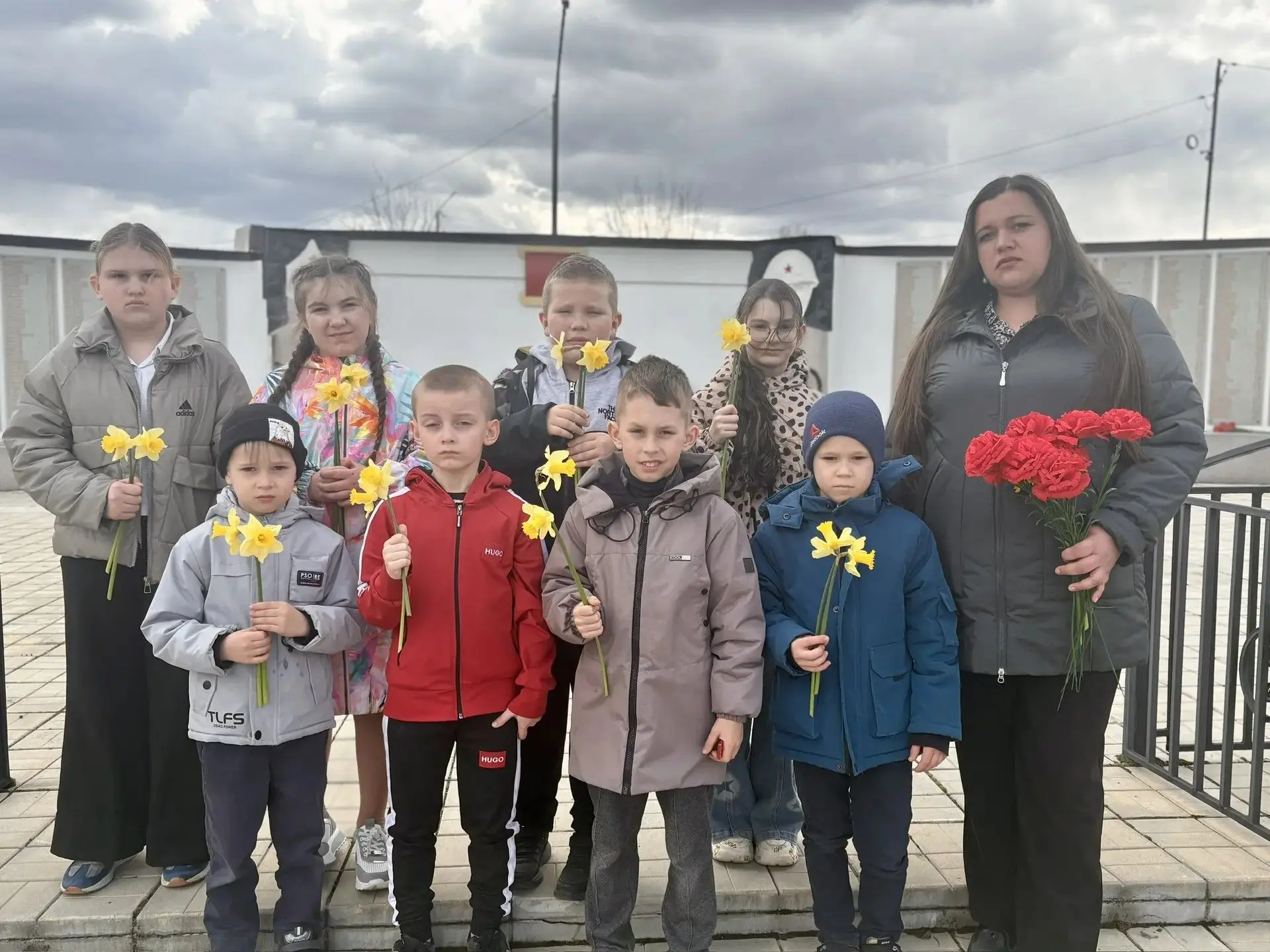 🎗🎖16 апреля состоялся Урок Мужества у мемориала Великой Отечественной войны на тему «...