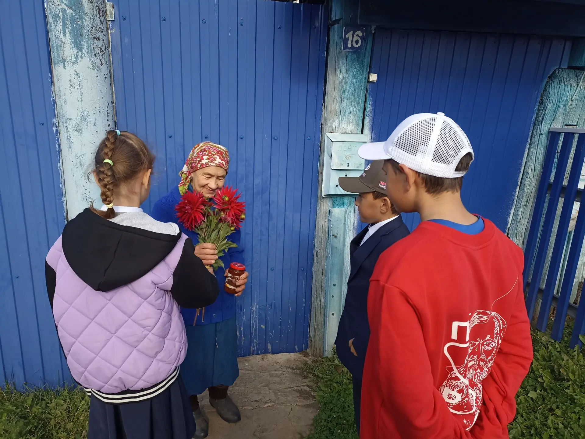 В Международный день пожилых людей учащиеся нашей школы совместно с советником директор...