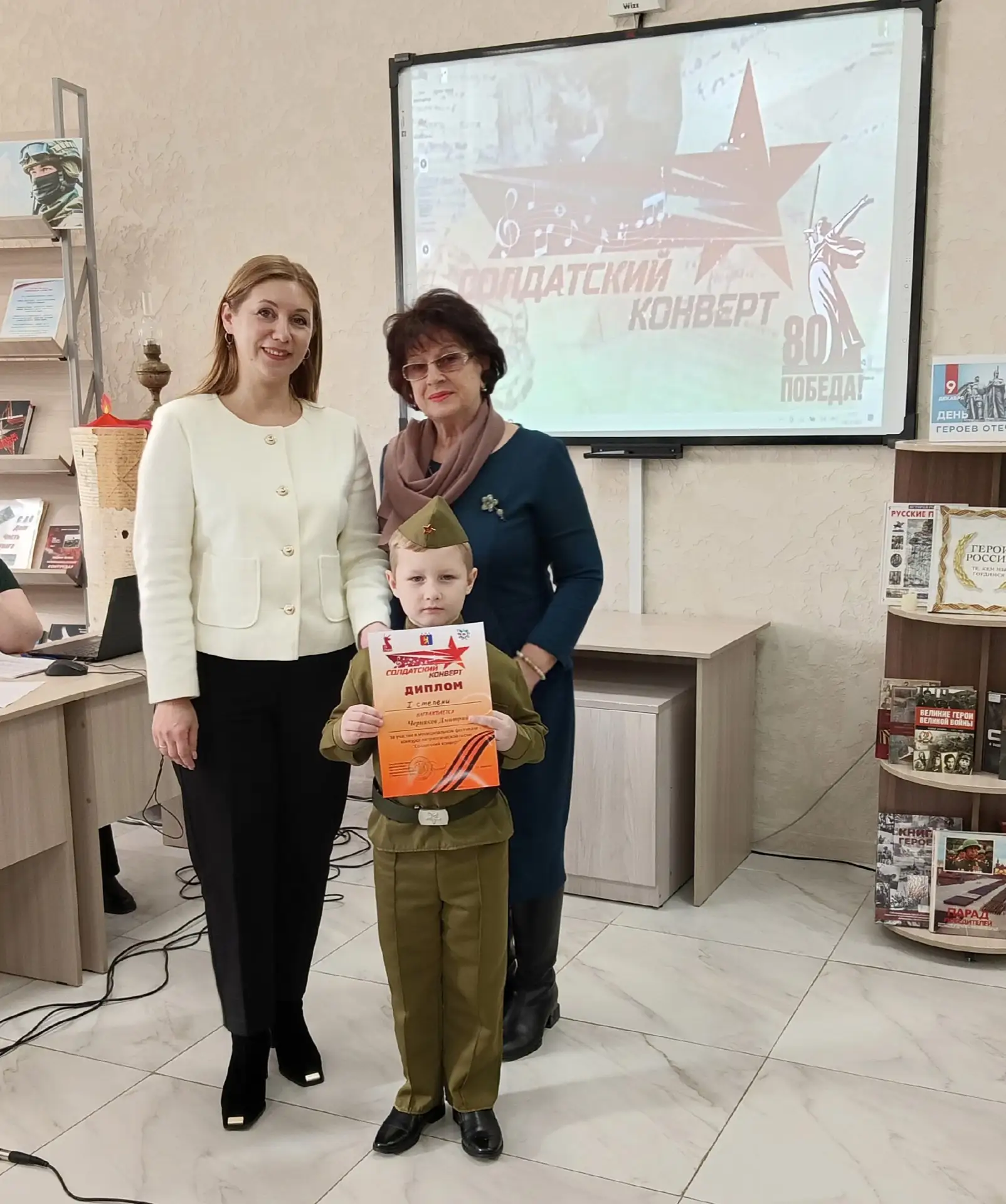 9 декабря в районом дворце культуры состоялся муниципальный фестиваль- конкурс "Солдатский конверт"

