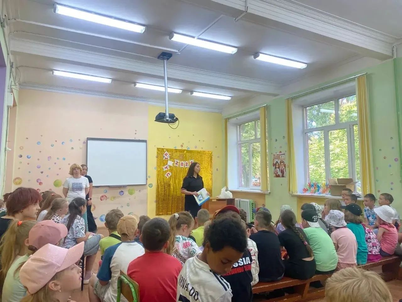 Сегодня для ребят лагеря состоялась встреча с представителем ГИБДД Першаниной Е. Н. Она рассказала р