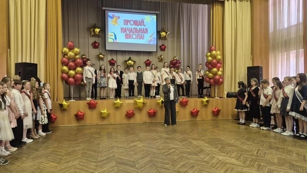 В Школе 1375 прошли выпускные праздники для учеников 4-х классов - тёплые, искренние и наполненные о