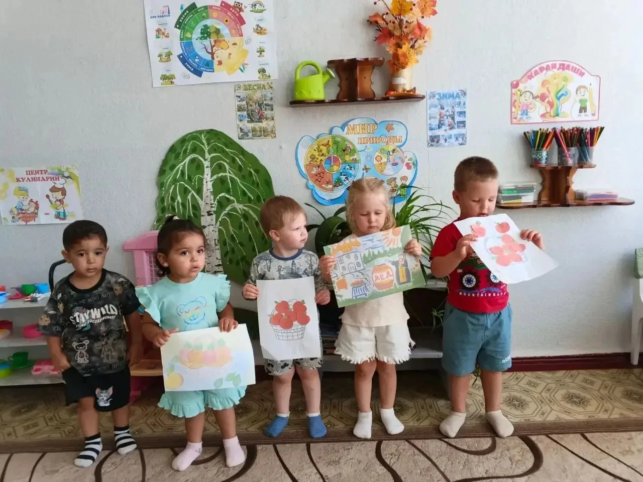 Сегодня в нашей группе «Капелька» прошёл весёлый и познавательный праздник «Яблочный Сп...