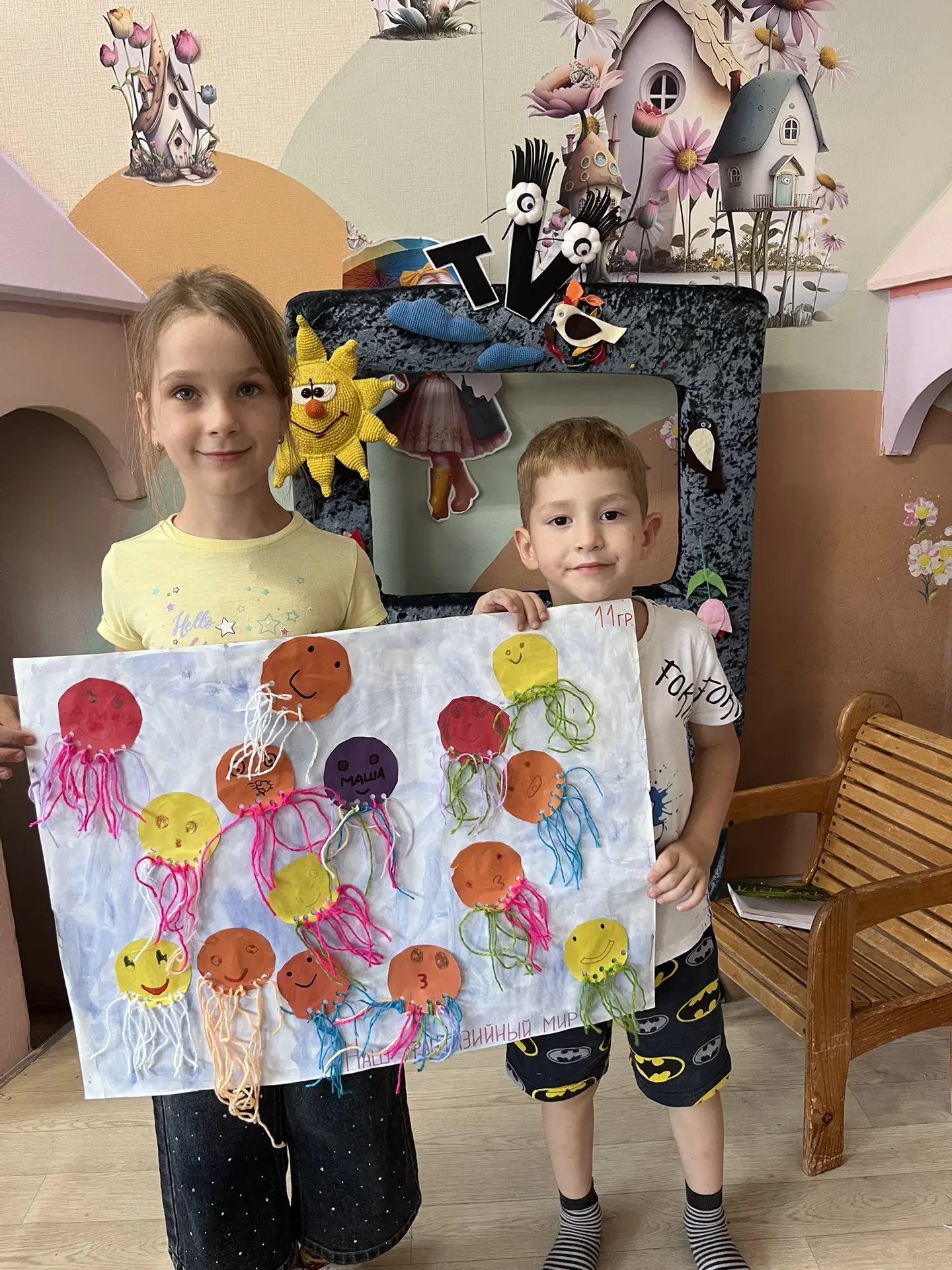 Занятие на тему «Наш подводный мир» удачно подчёркивает творческую свободу, с которой дети создавали