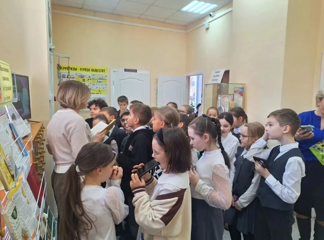 19 февраля ученики 3Д класса в городской  библиотеке провели мероприятие, посвящённое Дню Защитника 