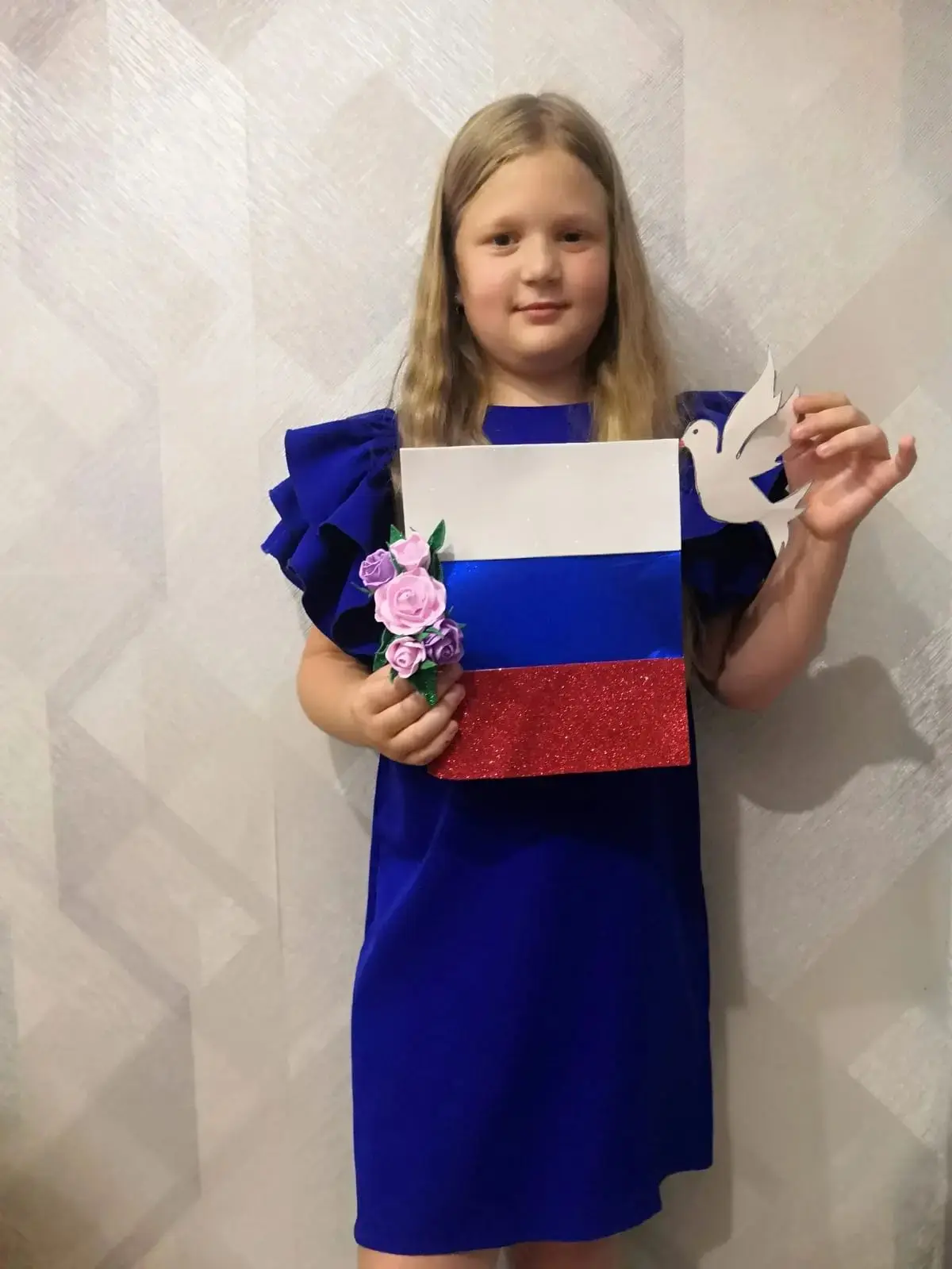 Савельева Полина участница акции "Флаг России в каждый дом"