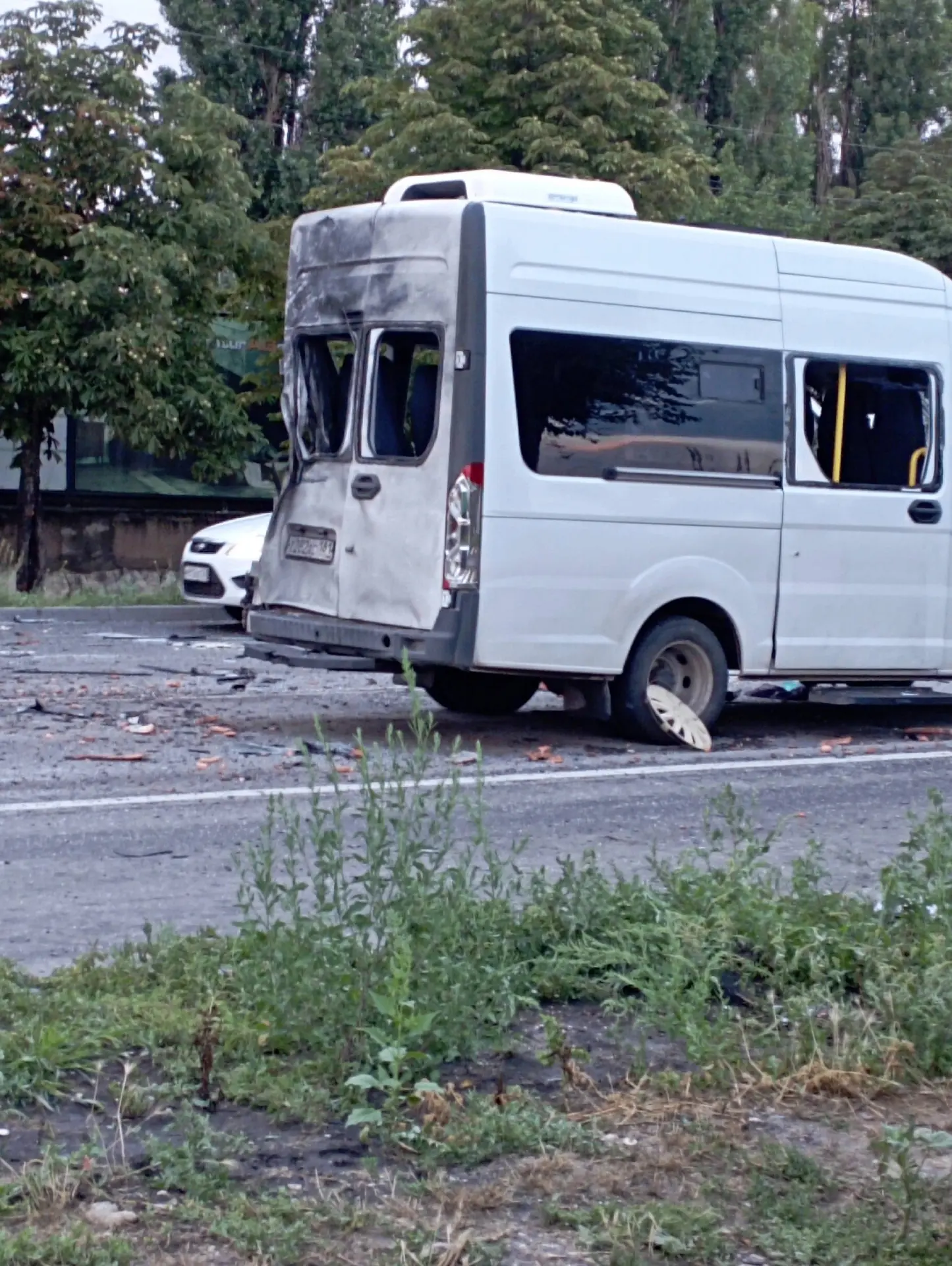 ⚡️ В Луганске украинский беспилотник атаковал пассажирский микроавтобус

Из-за удара ранения получил