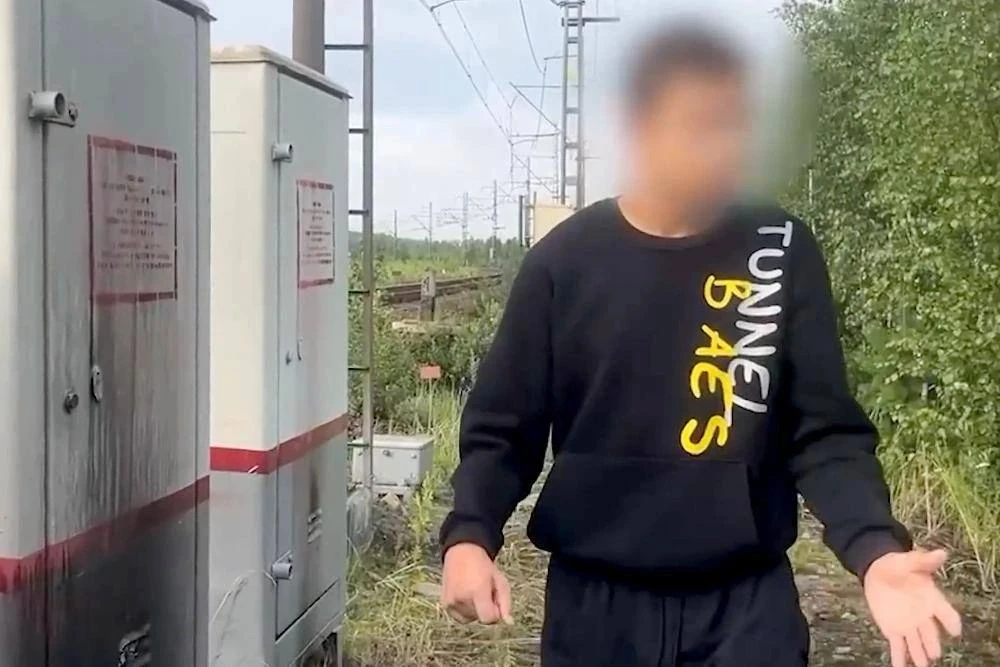 😳 «Дайвинчик» для диверсантов: школьников из Ульяновска вербовали через приложение для свиданий.

И
