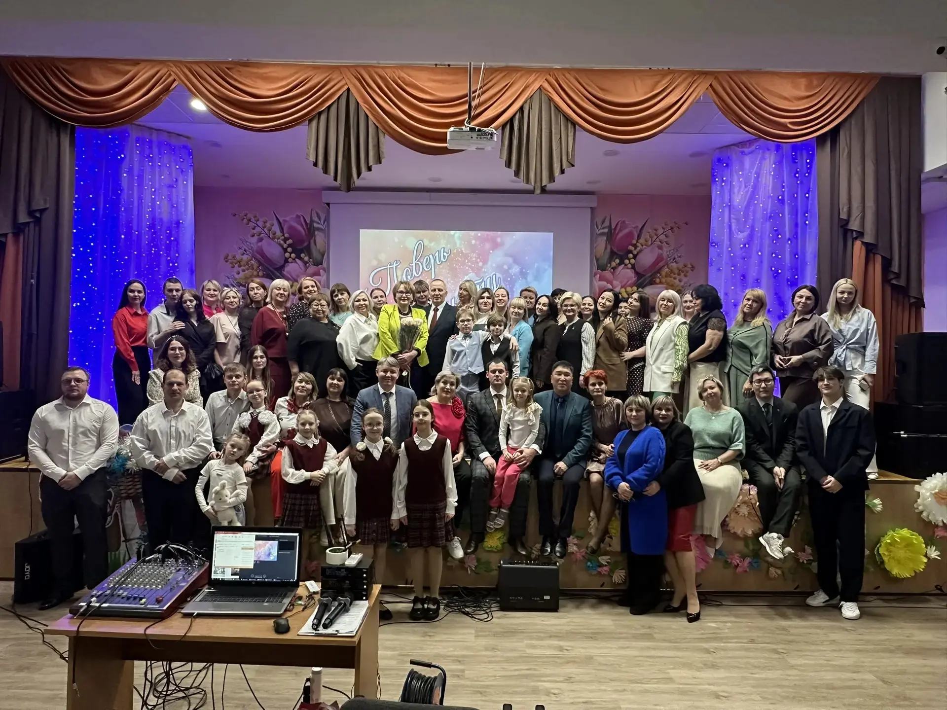 🌸 В преддверии 8 Марта в нашей школе состоялся праздничный концерт «Поверь в мечту»! 🌸 На сцене звуч