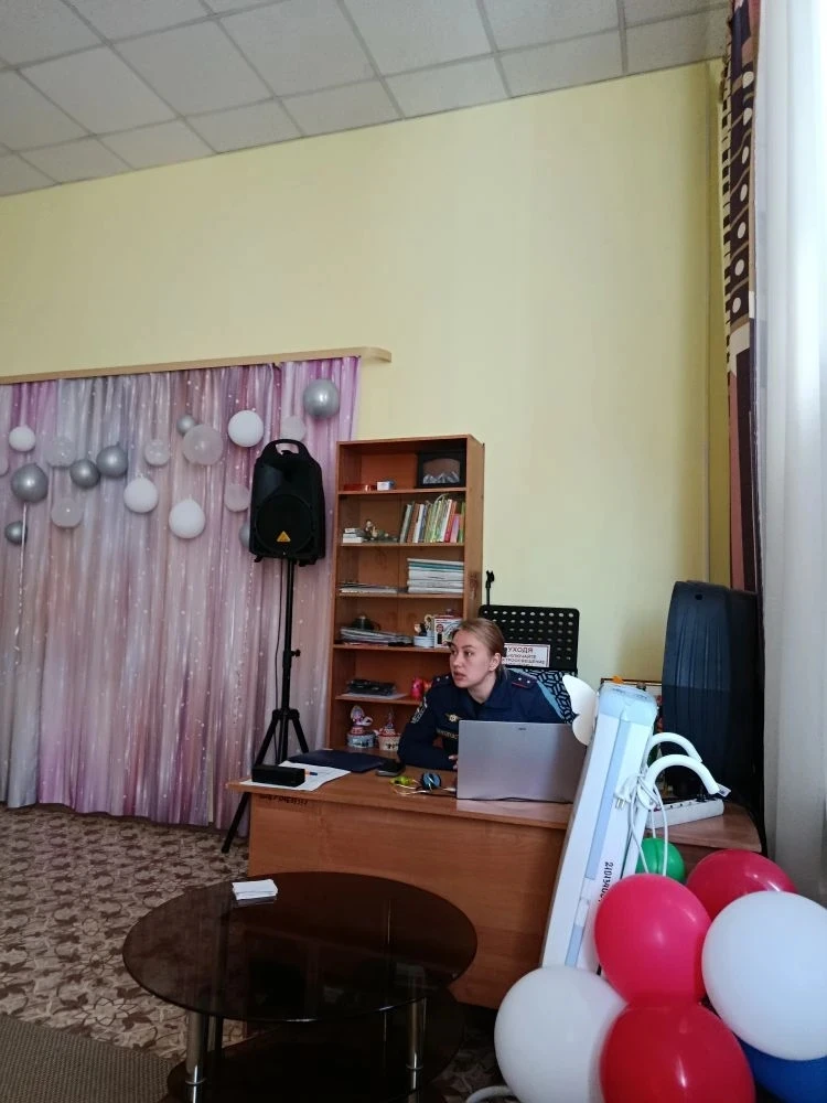 Сегодня детей дневного и стационарного отделений продолжаем знакомить с различными профессиями по до