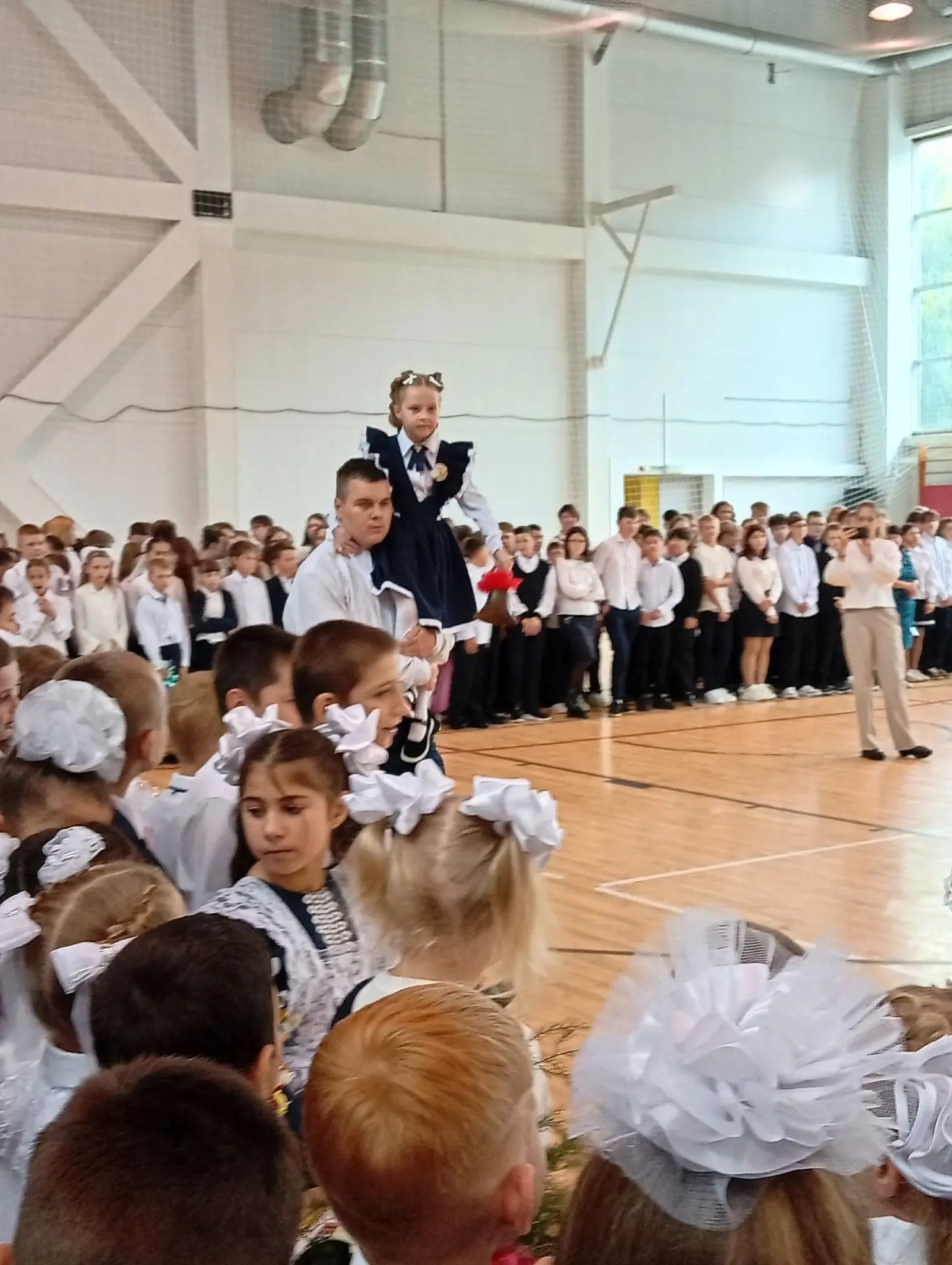 Сегодня первый школьный день —