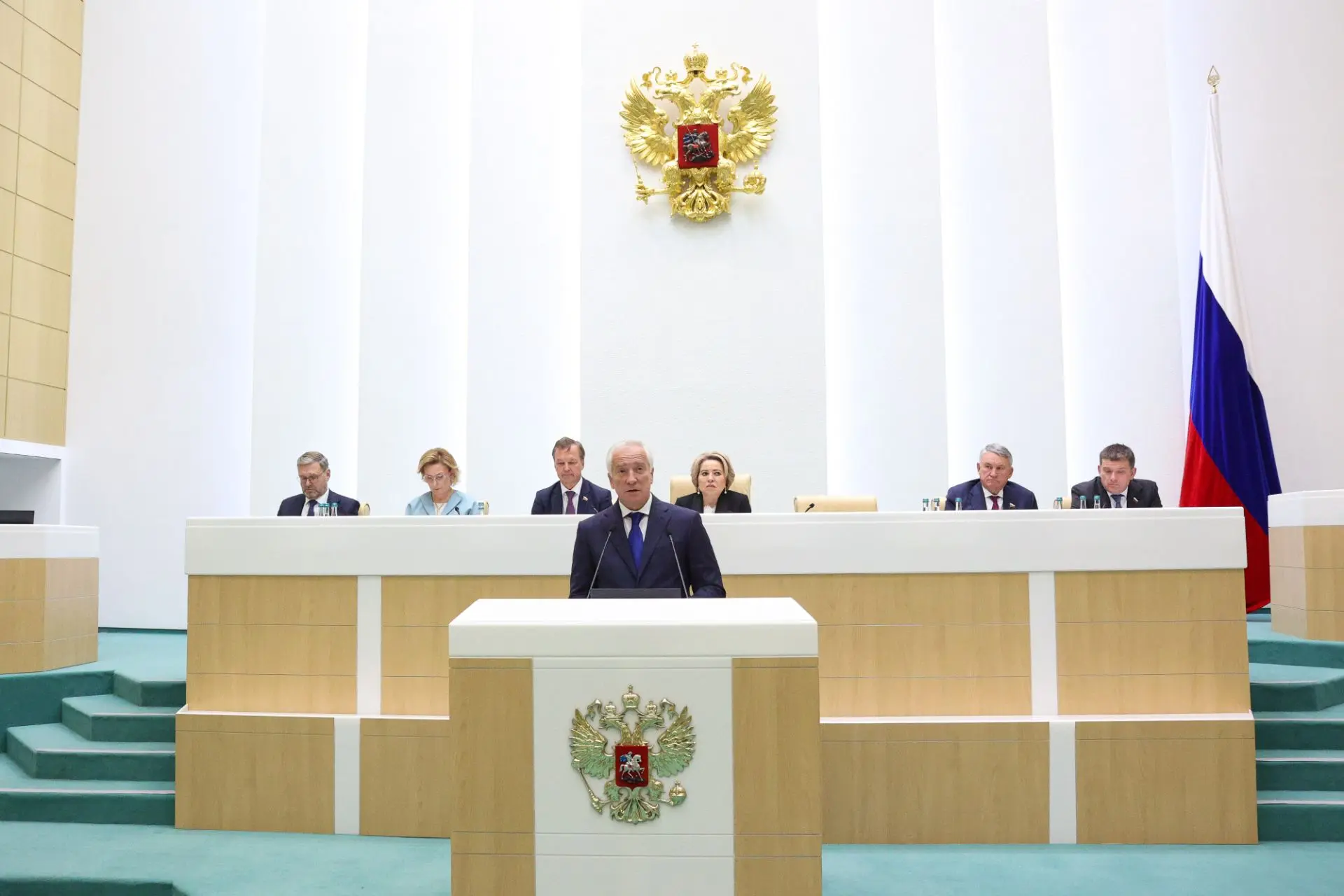 Министр промышленности и торговли Антон Алиханов и губернатор Владимир Мазур представил...