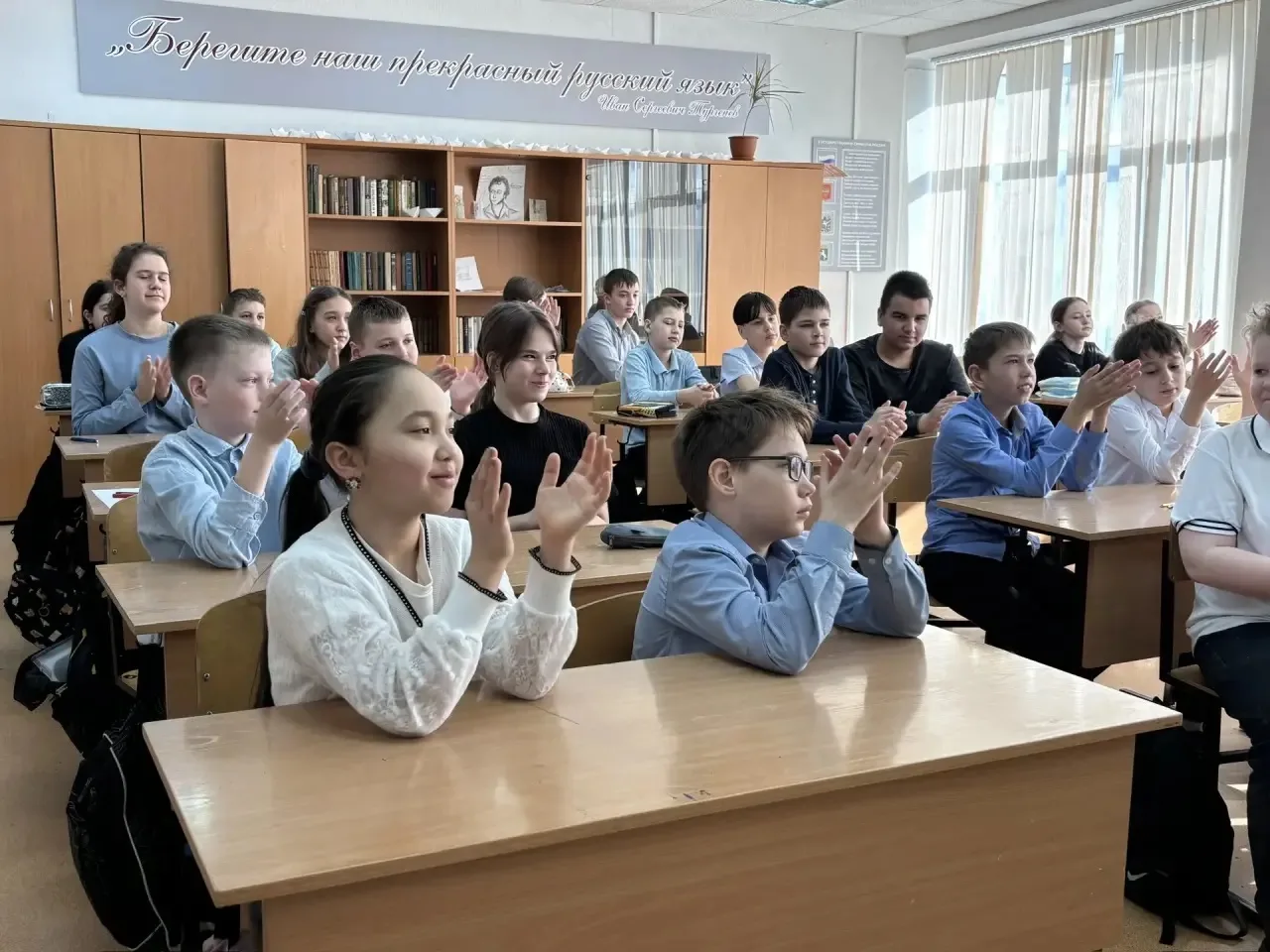 🇷🇺 Уроки мужества в нашей школе  В школе прошли тематические Уроки мужества для обучающихся разных к