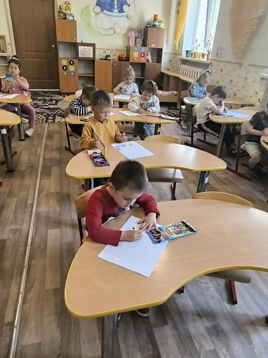 ✨ Маленькие шаги к большим успехам ✨
Наши малыши делают первые шаги в мире букв и цифр-учатся писать