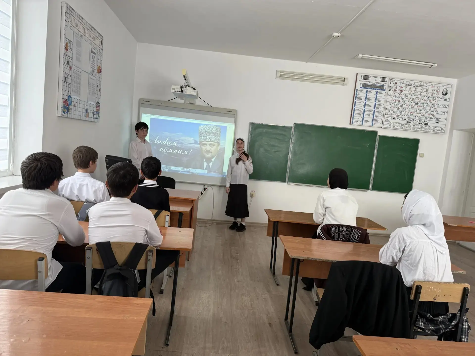 Обучающиеся 7 класса, вместе с кл .руководителем Мадаровой Р.М .МБОУ "Лесхозовская ООШ"...