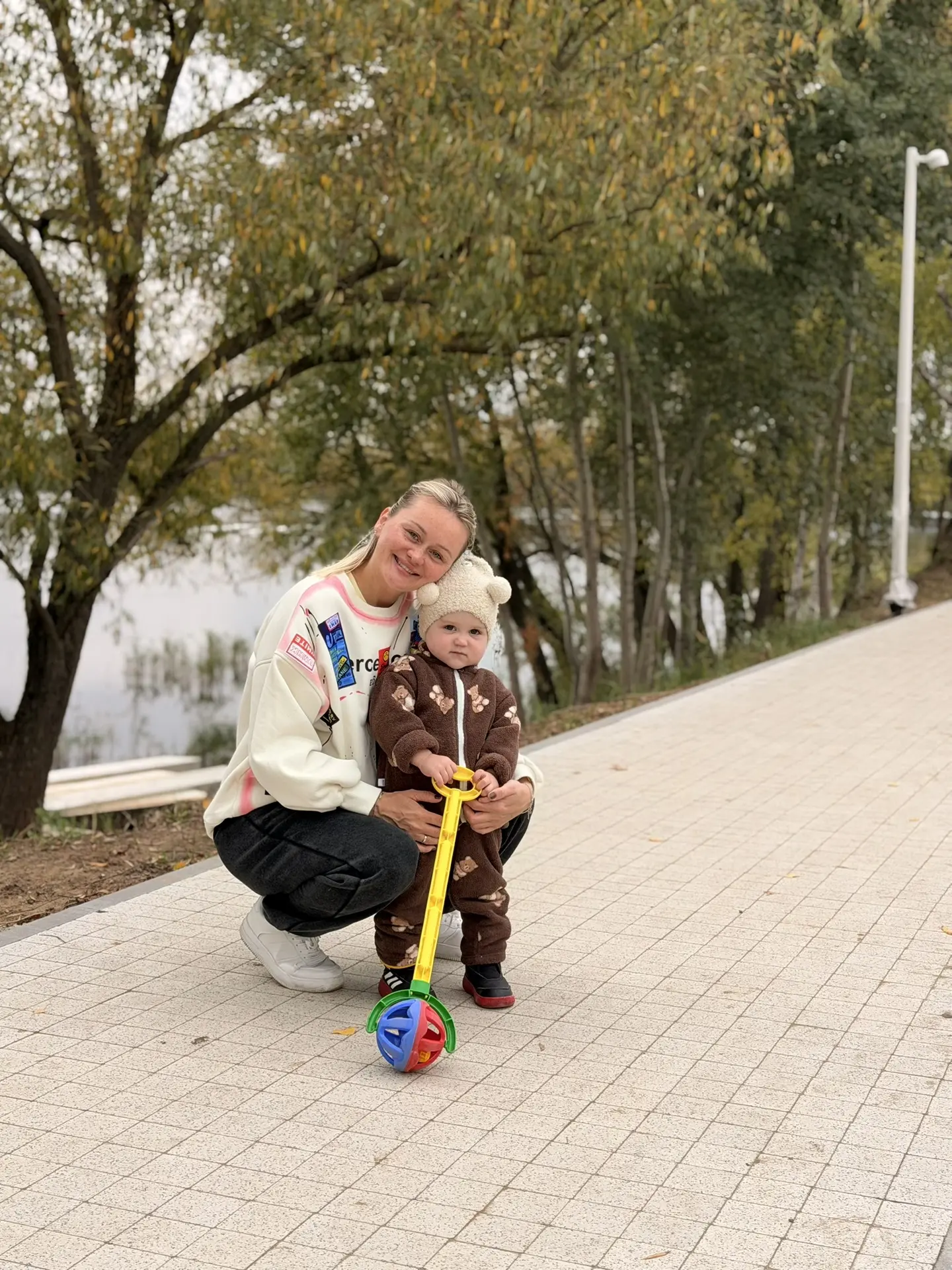 Уже не хочет стоять и фоткаться 🤭🤭