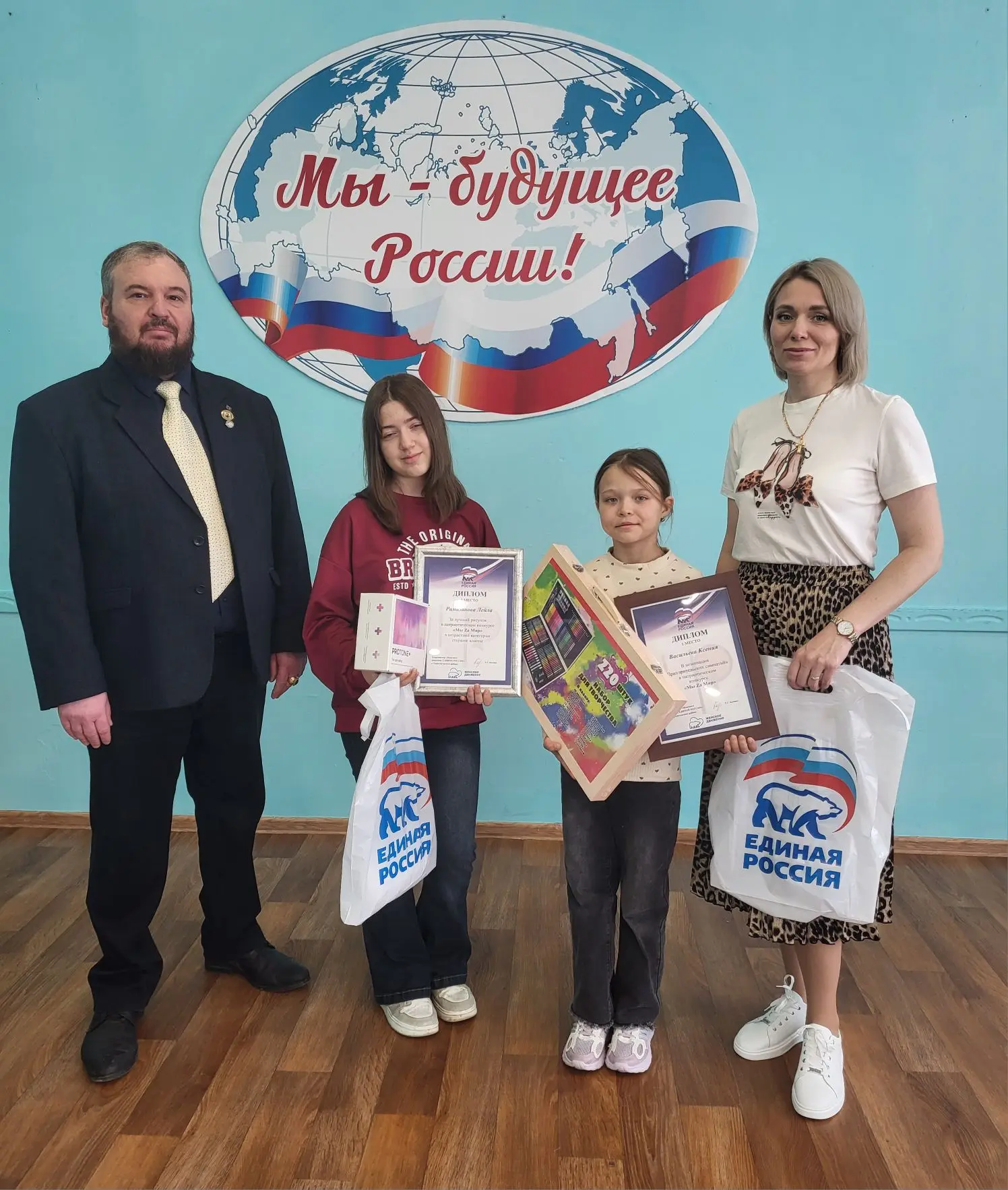 Поздравляем Васильеву Ксению и Рамазанову Лейлу, обучающихся студии ИЗО "Возрождение", ...