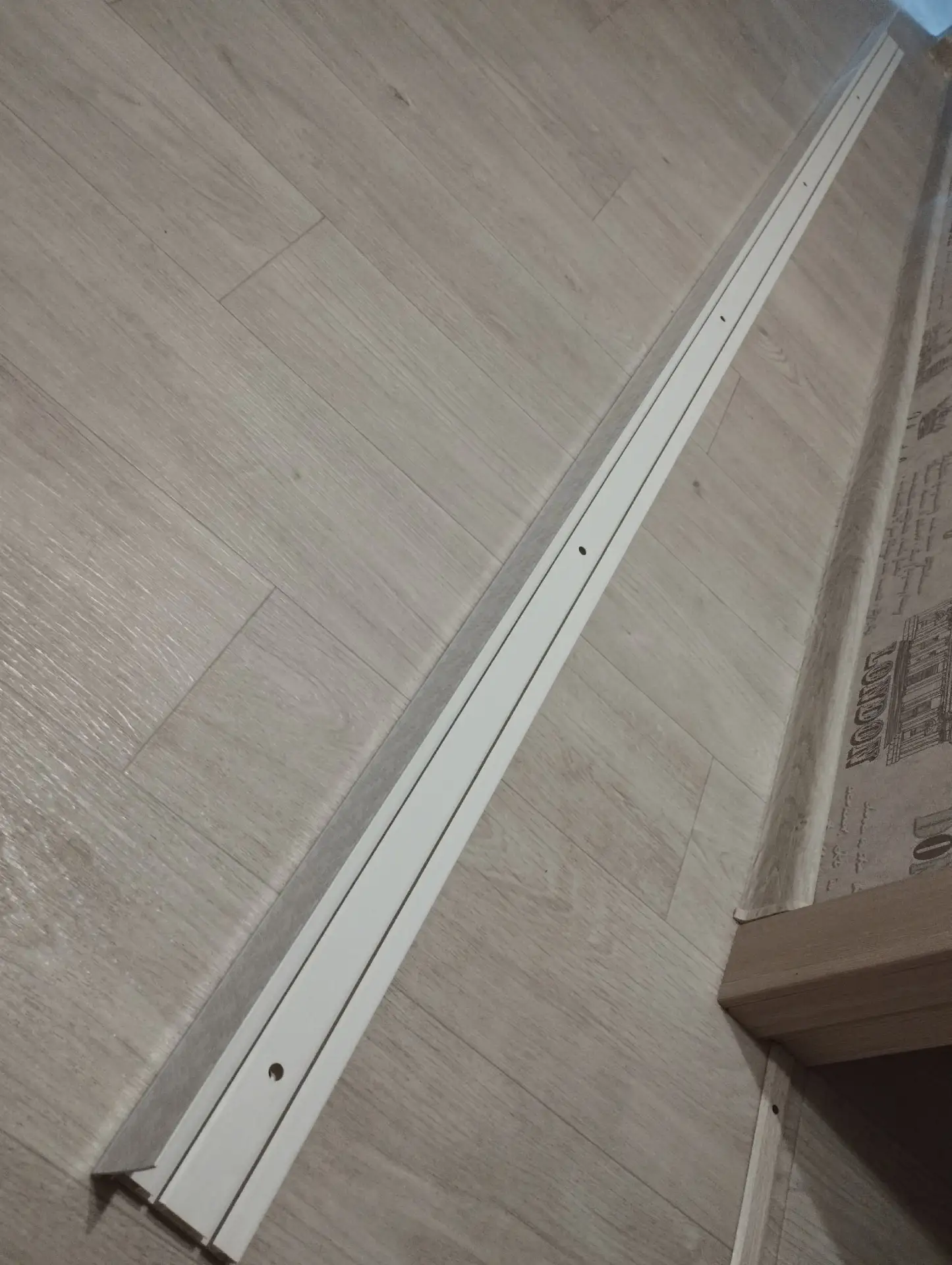 Карниз новый, 2,4 метра