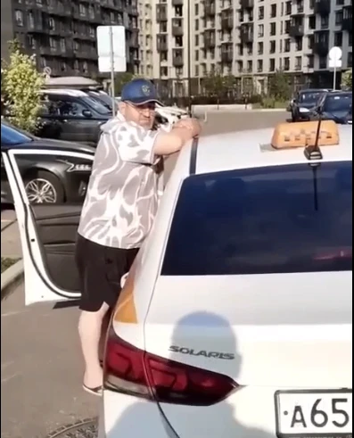 Помните бомбилу-таксиста Камиля который отказался везти ветерана СВО и его семью из-за личной неприя