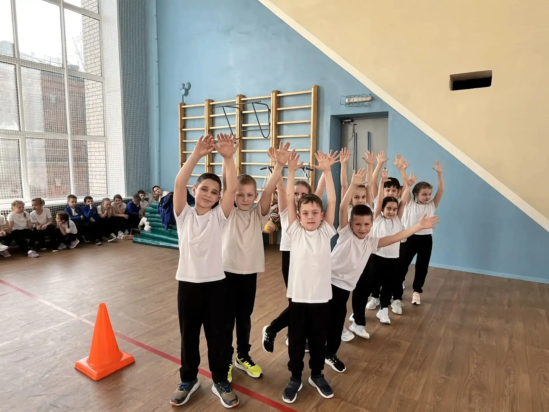 🌟🏃‍♂️🏃‍♀️ Веселые старты!  18 марта обучающиеся 1АБ и 2И классов впервые вышли на спортивные соревно