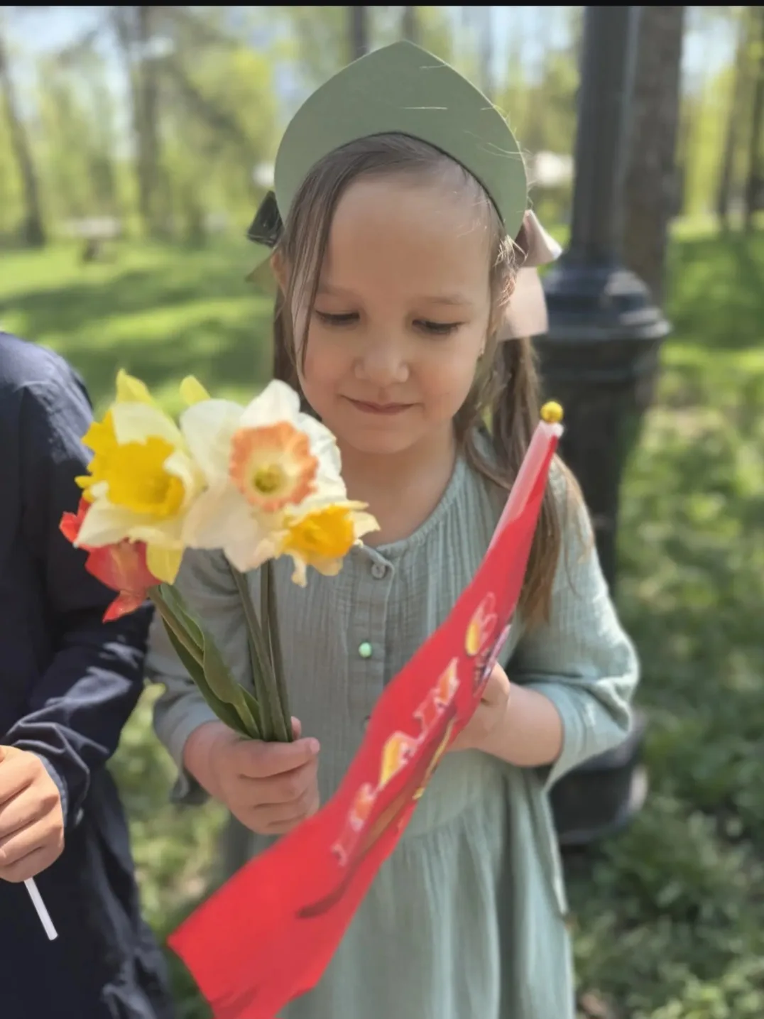 Память в сердцах: возложение цветов к Вечному огню 🕊️🇷🇺