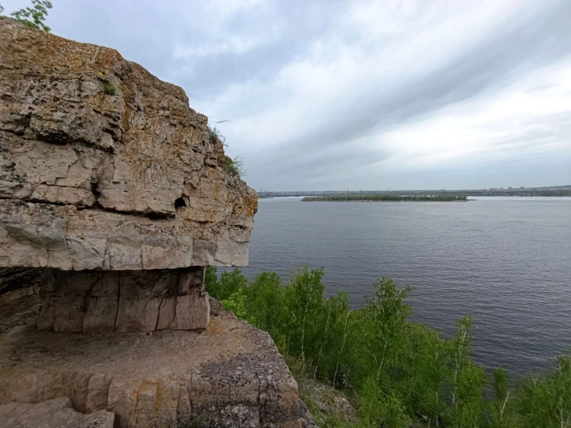 Доброе утро, город! ✨  🌺 Природа набирает силу, дни становятся длиннее и теплее, а значит — больше в