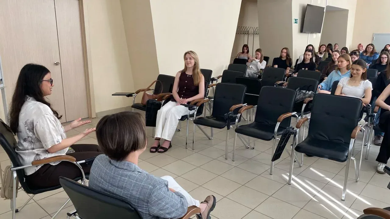 🎤 Как попасть в профессию? Студенты пообщались со специалистами по PR и журналистике! ✨