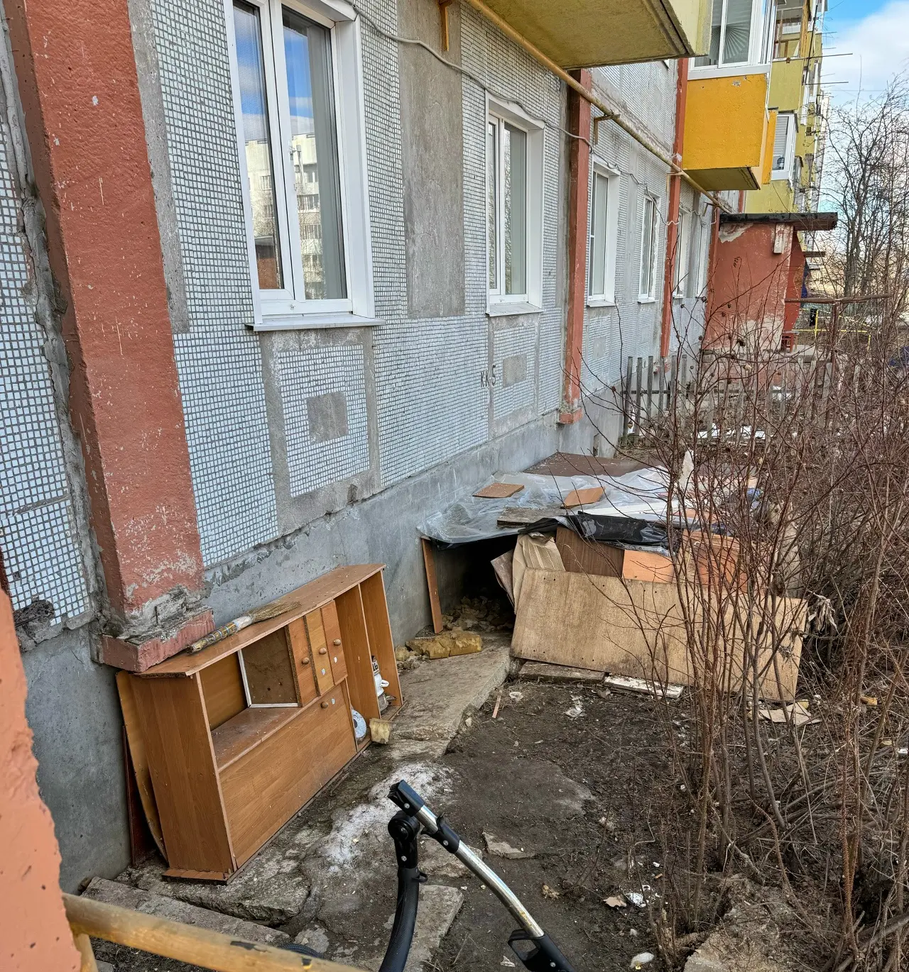 📌 Многие считают, что подкармливать бездомных собак во дворе многоквартирного дома - э...