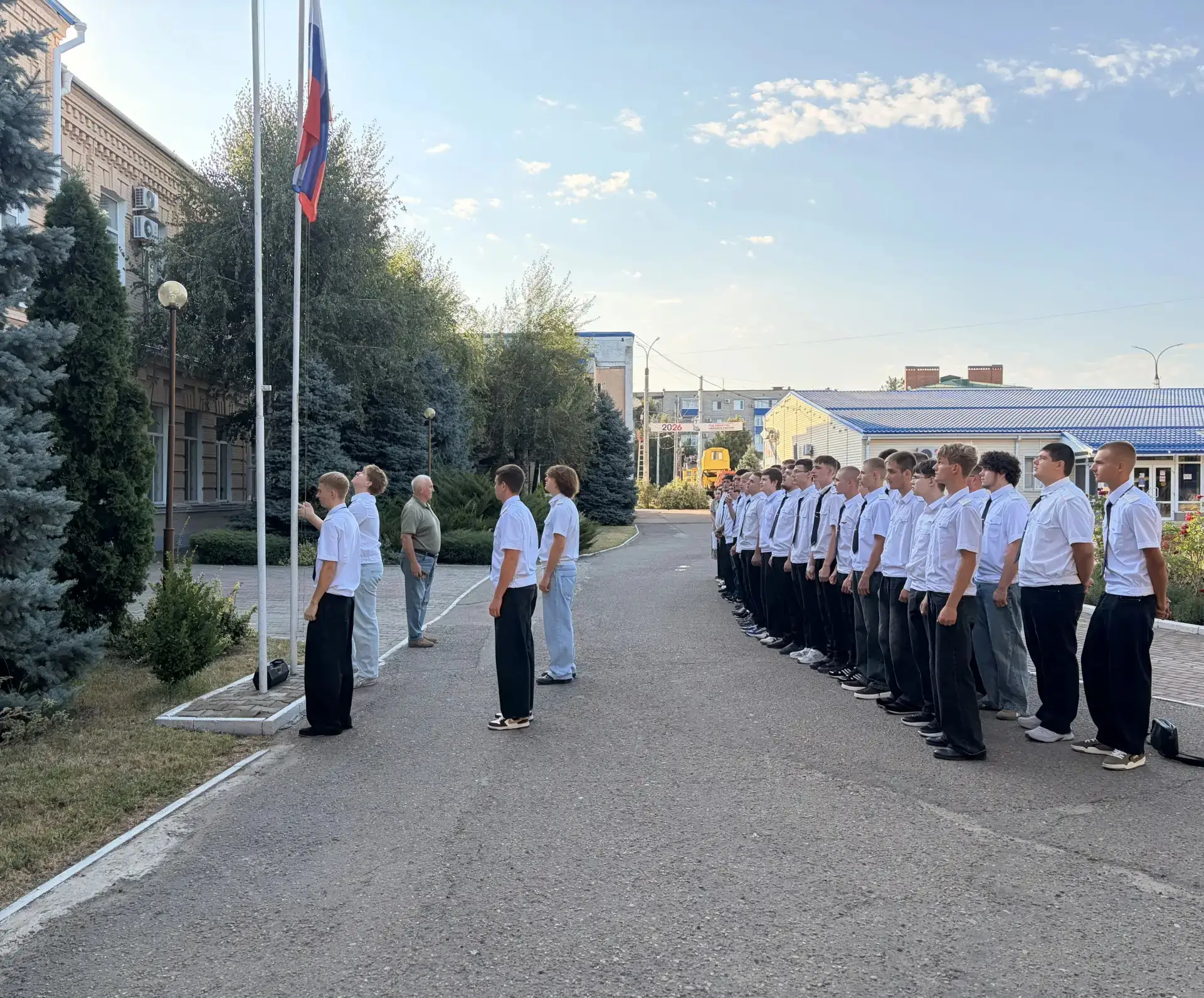 Утро начинается с гордости! 🇷🇺 В ТТЖТ утро вторника началось по-особенному — торжеств...