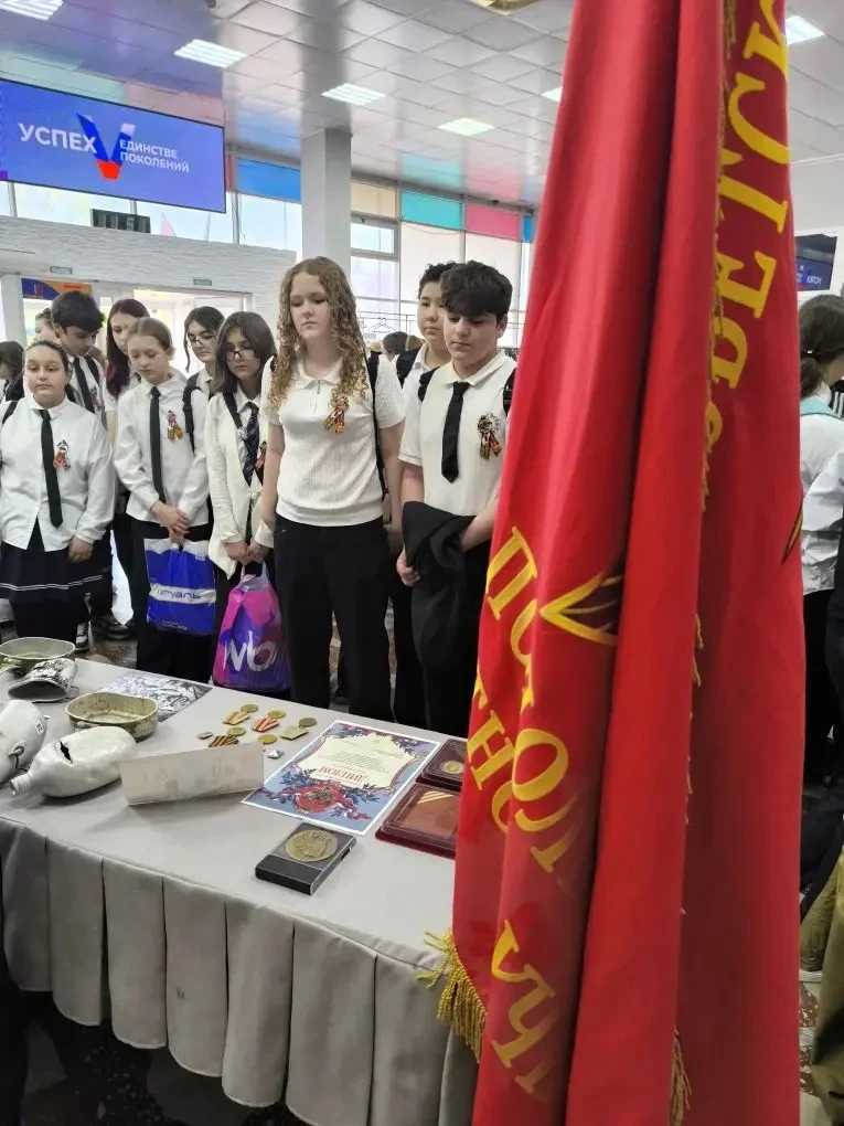 История в руках.   Наши шестиклассники 6г-2 класса совершили настоящее путешествие во времени! Ребят