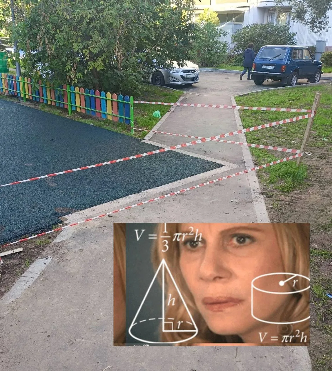 🧐 Помните про детскую площадку, которая вылезла прямо на тротуар у дома 42 на Новочерк...