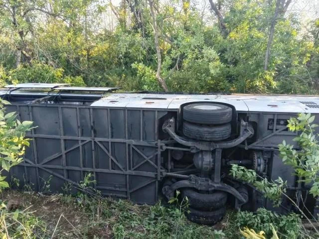 Пассажирский автобус "Москва-Донецк" опрокинулся в кювет, пострадали 7 человек (фото)