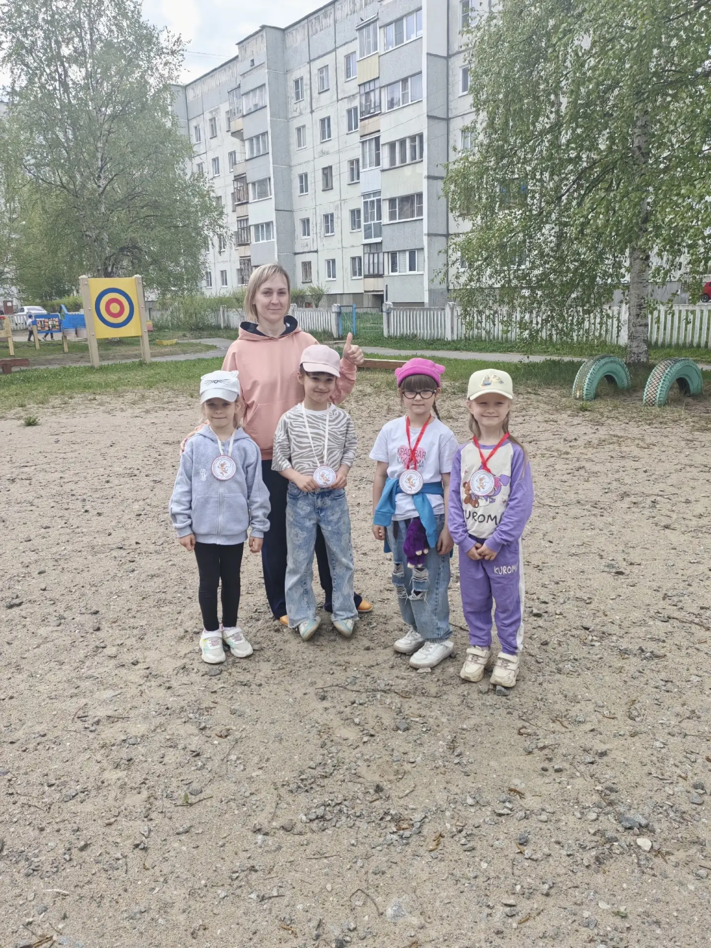 😊Как же здорово быть активными, позитивными и любить прыгать и скакать! Особенно через...