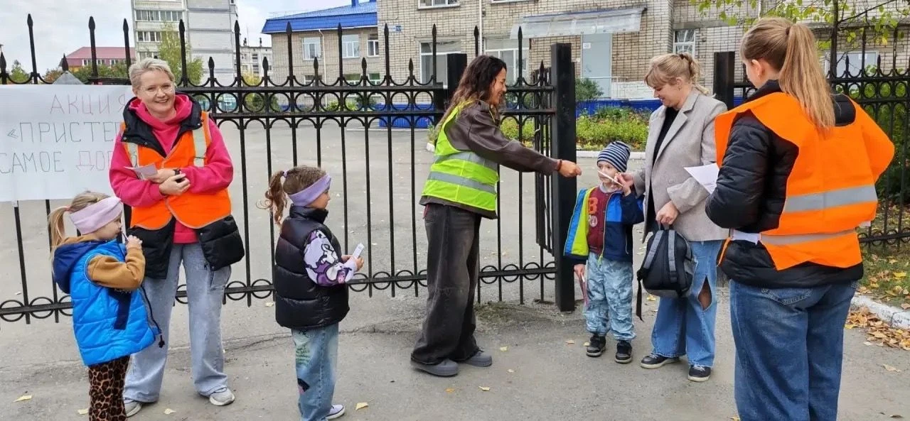 🚔🎓«Родительский патруль» проверил соблюдение ПДД возле бийской школы