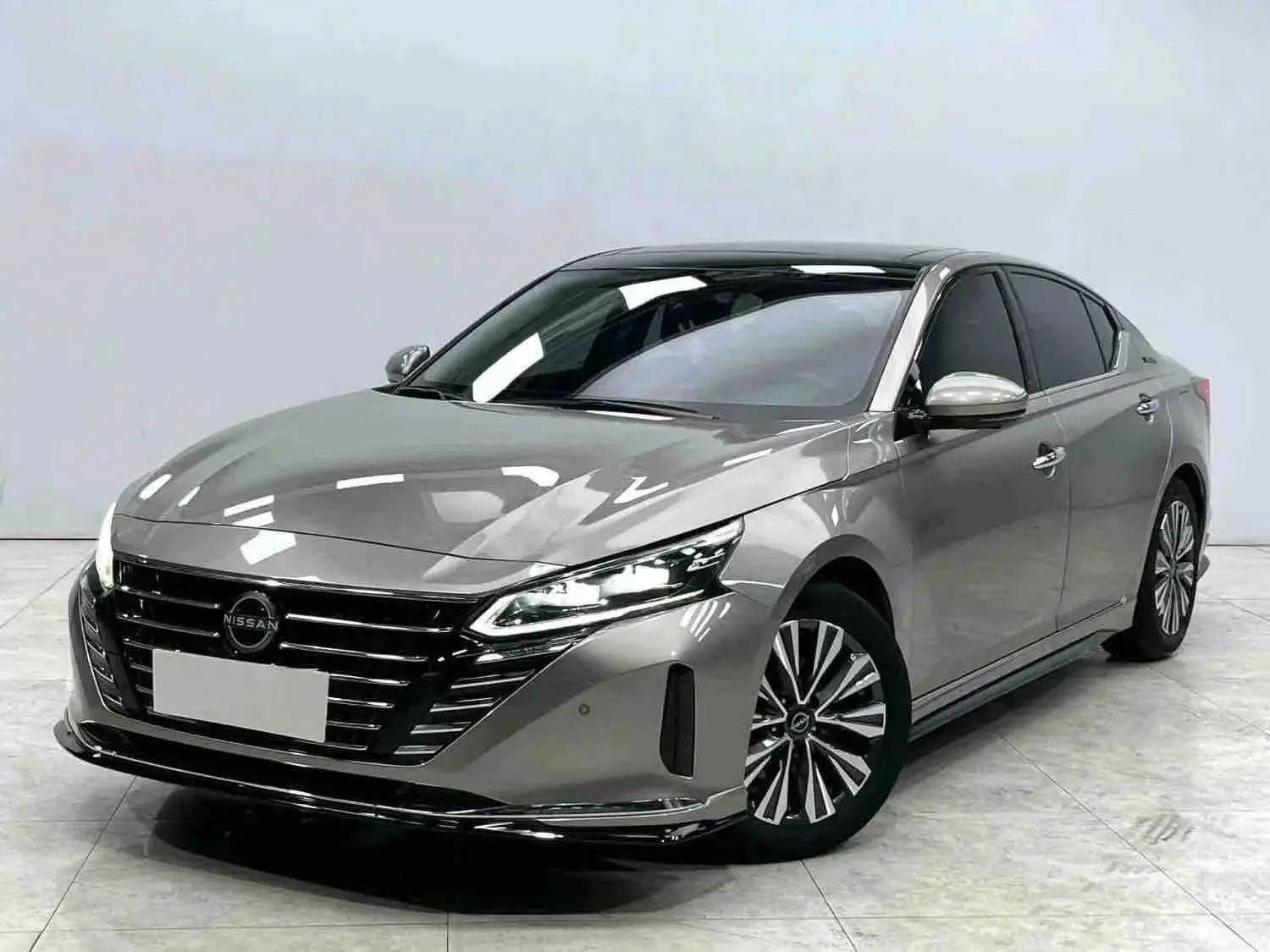 Хотите Toyota Camry, но после новых ставок утильсбора цена стала слишком высокой?